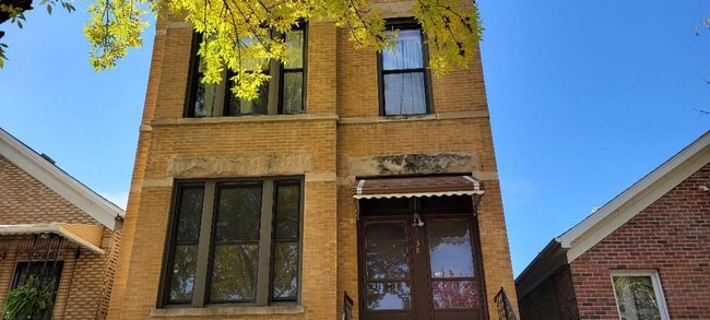 Building Photo - 3036 S Canal St