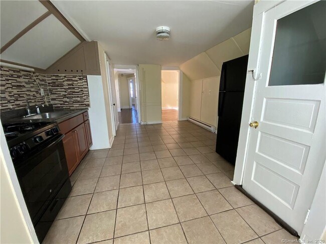 Building Photo - 377 Huntington Rd