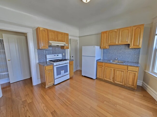 Building Photo - 1042 Irving St