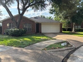 Building Photo - 1702 Oak Ridge Dr