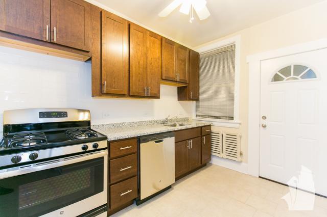 Foto principal - 2 bedroom in Chicago IL 60613