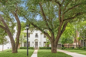 Building Photo - 3014 University Blvd