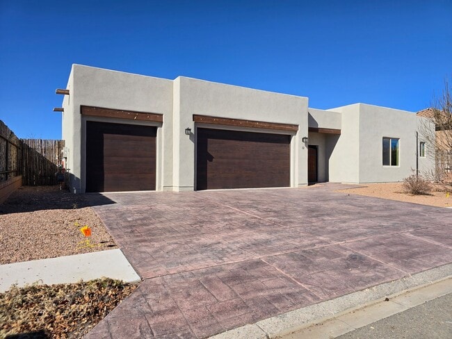 Building Photo - 12 Pinon Doblado