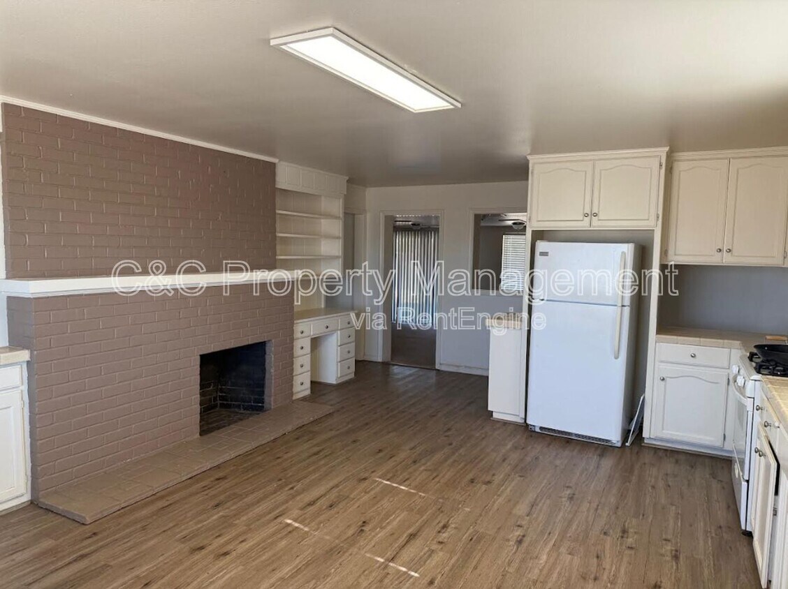Foto del edificio - 15290 Sunset Dr