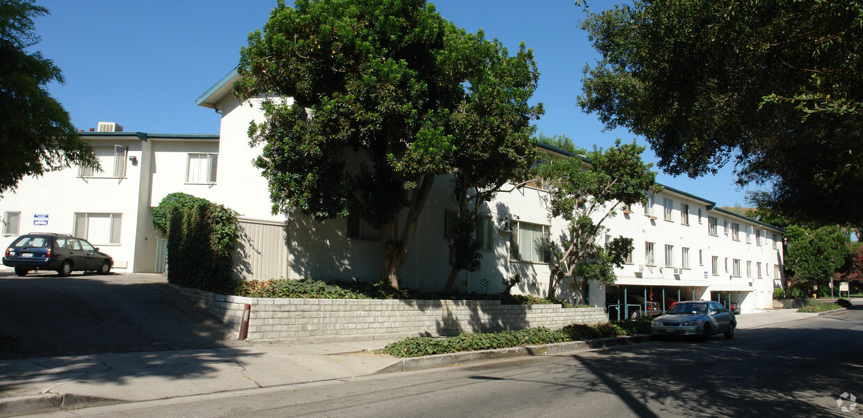 Valley Palms Apartments - Apartments in North Hollywood, CA ...