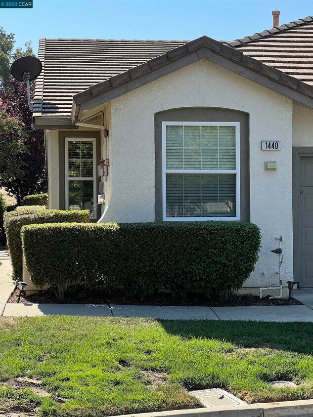 Primary Photo - 1440 Kent Pl