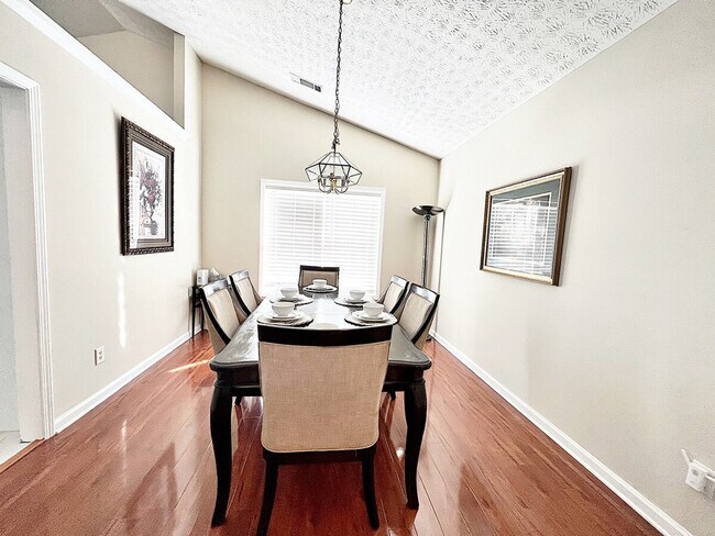 Foto del edificio - 2660 Cambridge Park Dr NW