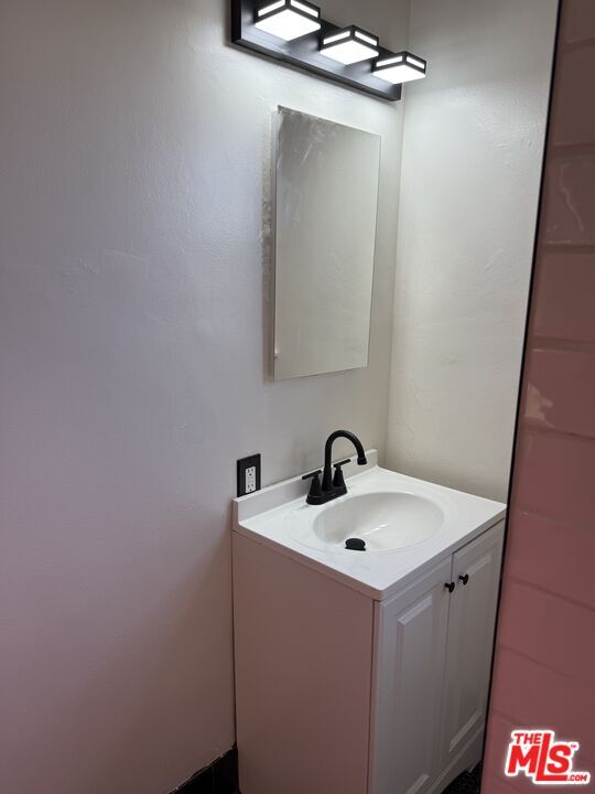 Foto del edificio - 3311 1/2 W 78th St