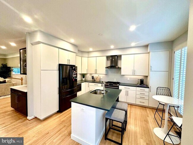 Foto del edificio - 6031 Riddle Walk