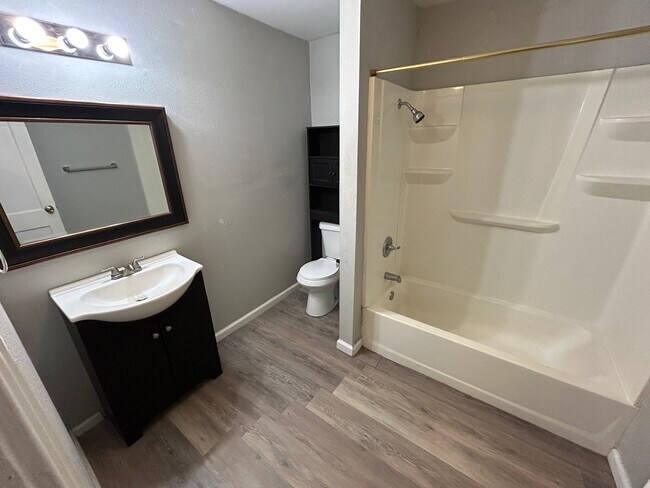 Foto del edificio - 614 Hickory