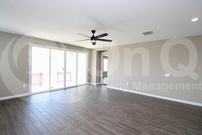 Foto del edificio - 37721 W San Sisto Ave