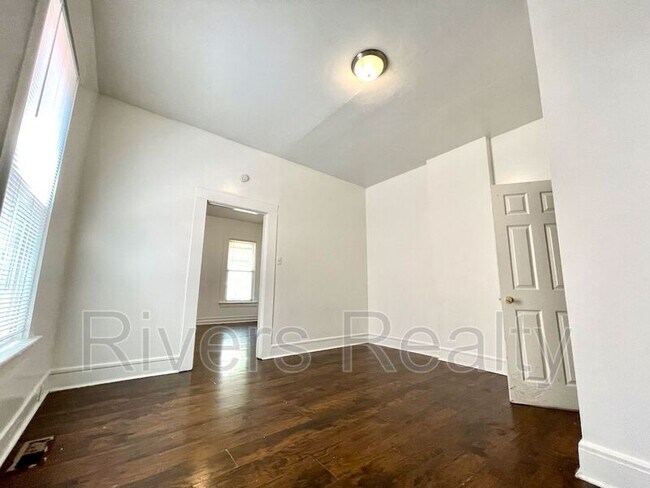 Building Photo - 3634 Iowa Ave