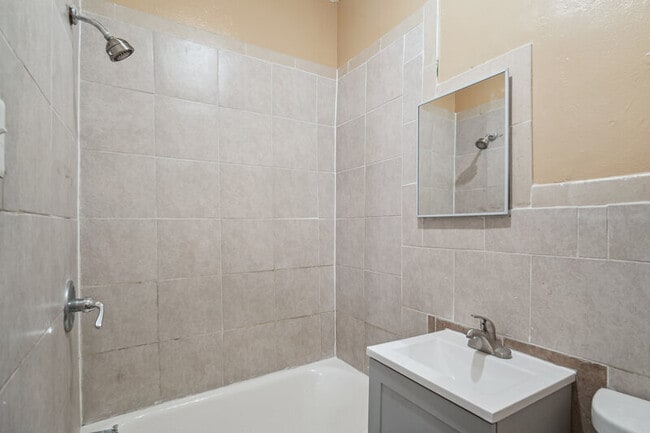 Building Photo - 16 Montrose Terrace