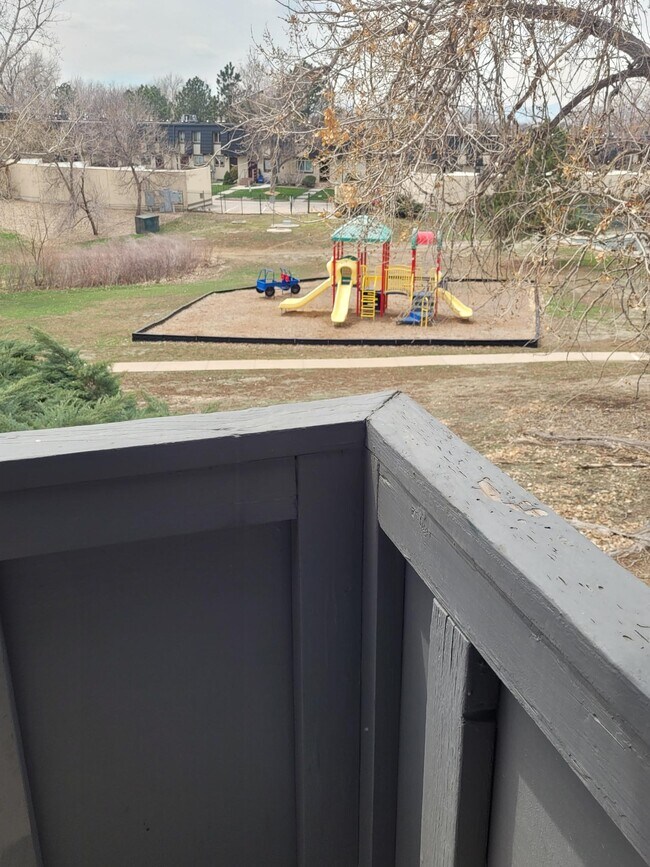 Foto del edificio - 230 E Highline Cir