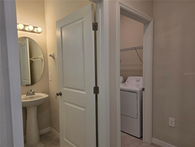 Foto del edificio - 2865 High Pointe St