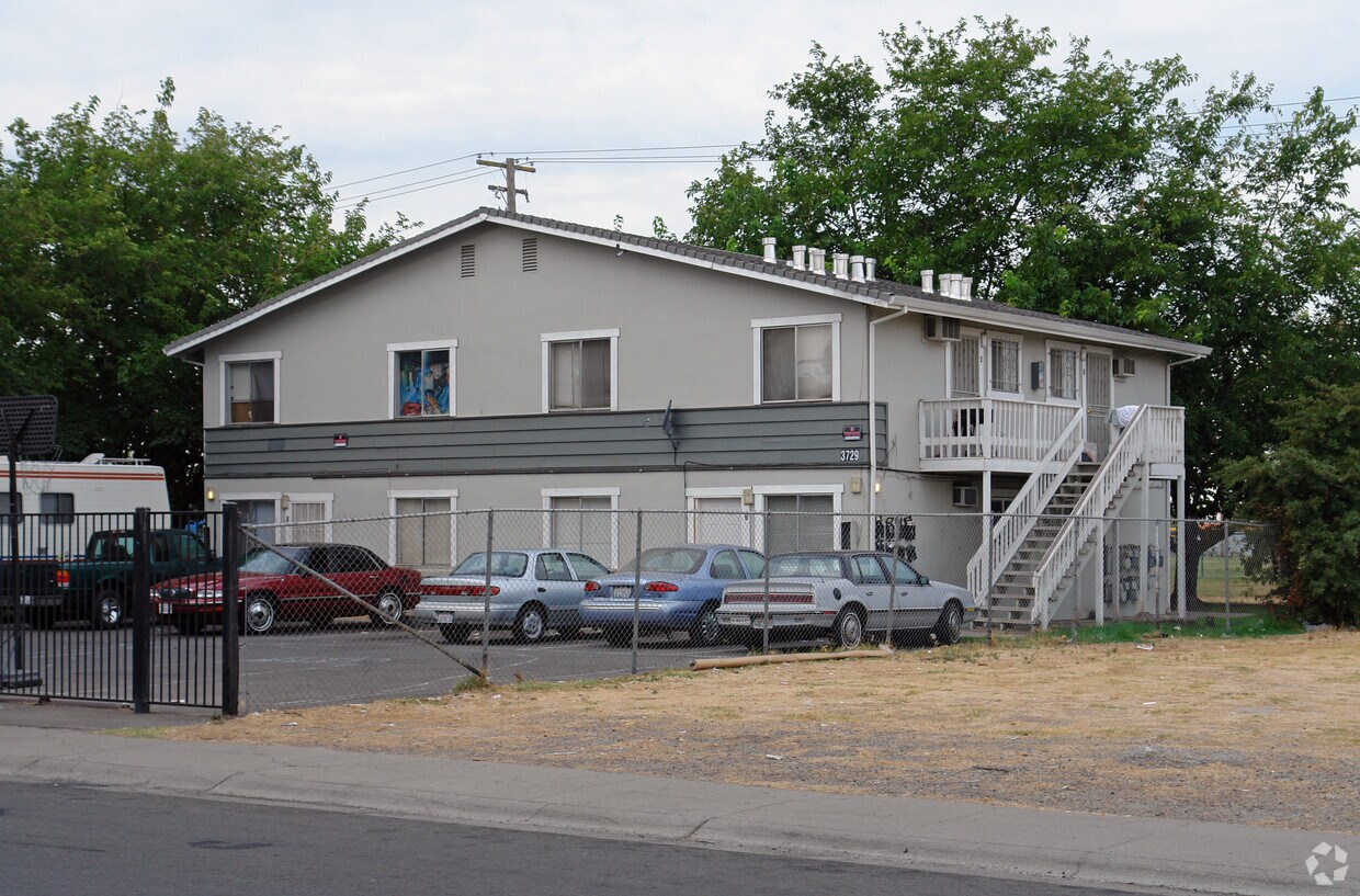 Primary Photo - 3729 Balsam St