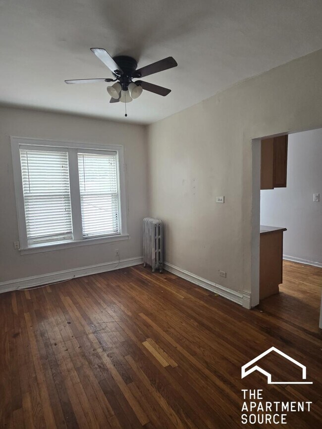Building Photo - 1372 W Estes Ave