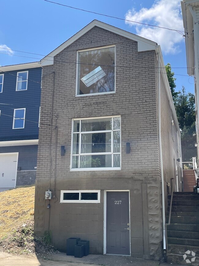 Building Photo - 227 Wilbert St