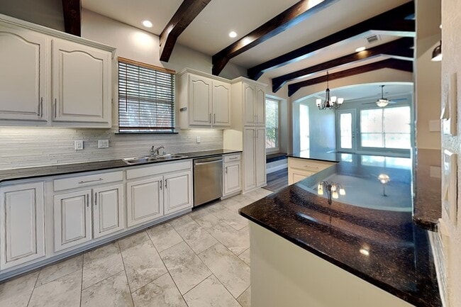 Building Photo - 2120 Stone Creek Dr