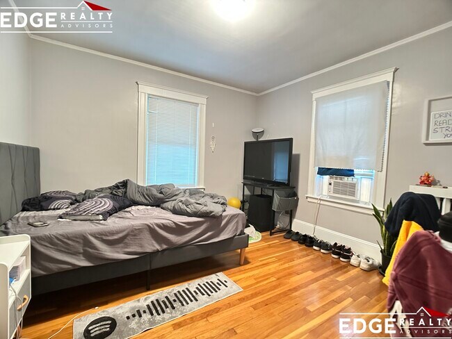 Building Photo - 51 Elmira St
