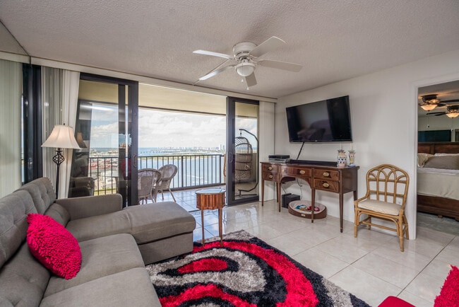 Building Photo - 5600 N Flagler Dr