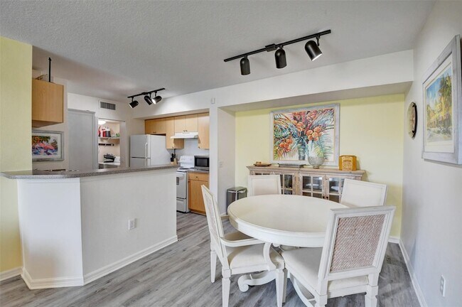 Photo - 704 Villa Cir Apartment