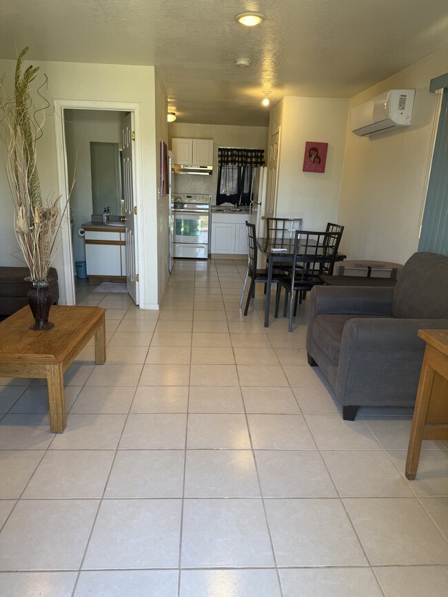 Building Photo - 797 W Mesa Verde Dr