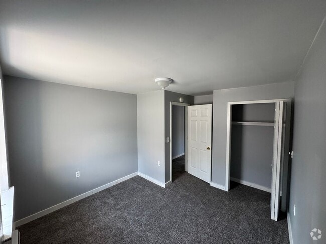 Building Photo - 663 2nd Ave