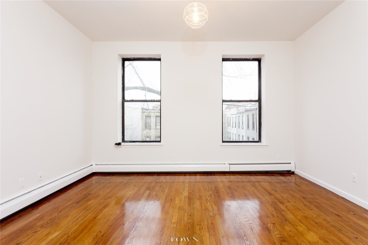 Building Photo - 29 E 129th St