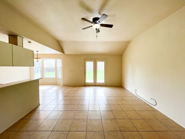 Foto del edificio - Available NOW!!!! Gorgeous 4 bedroom, 2 ba...