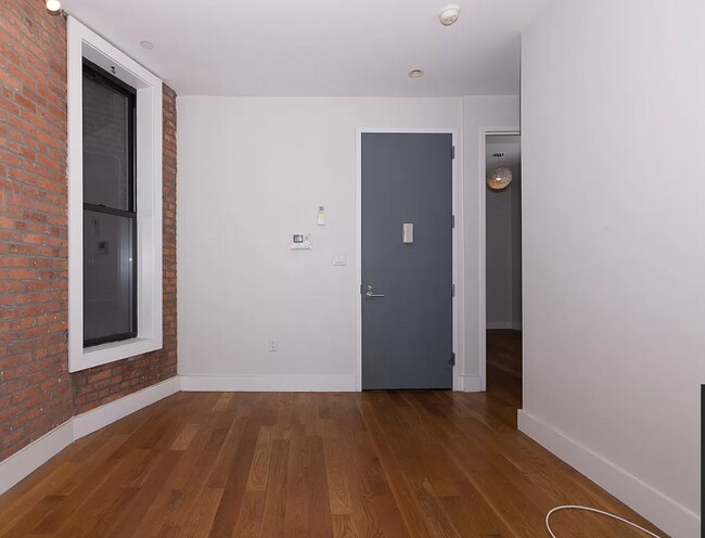 Building Photo - 410 Gates Ave