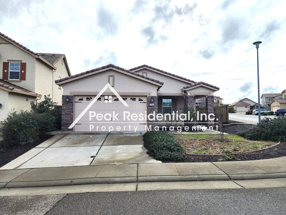 Beautiful 4bd/2ba Folsom Home with 2 Car G... House Rental in Folsom, CA