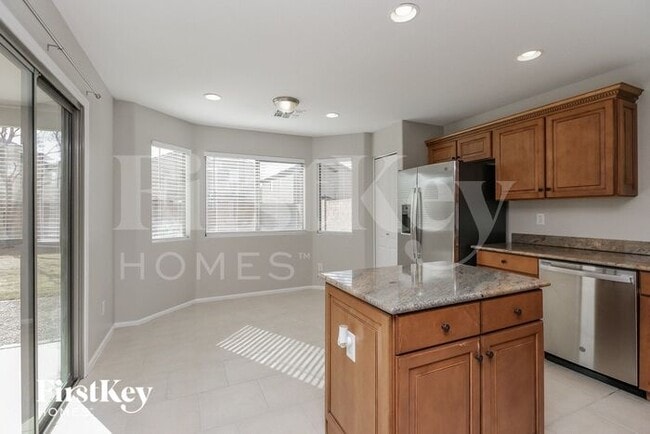 Building Photo - 405 W Jersey Way