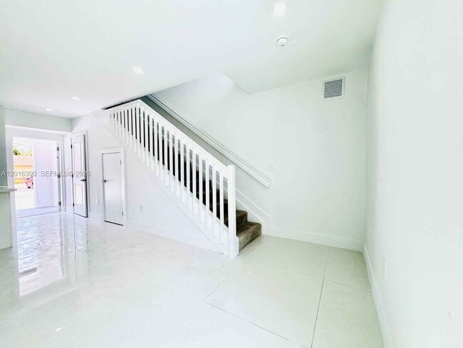 Foto del edificio - 8005 NW 14th Ct