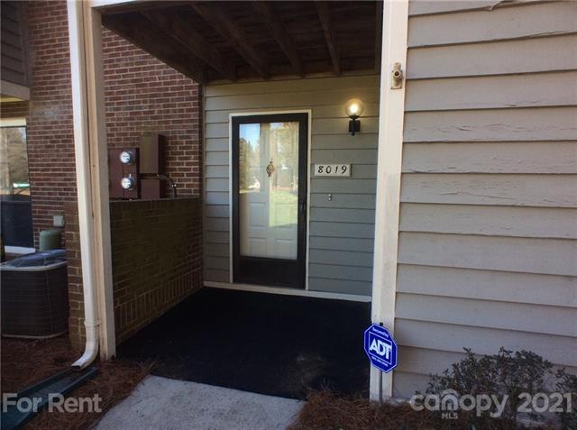 Foto del edificio - 8019 Greenside Ct