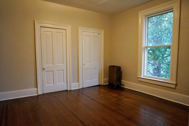 Living room - 21 E Powell Ave