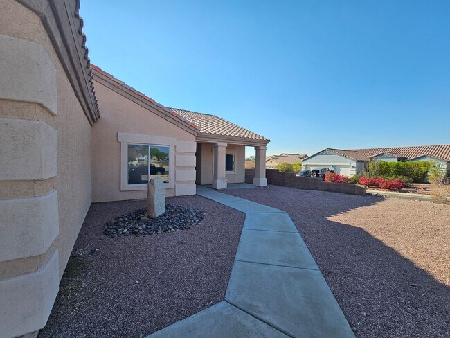 Foto del edificio - Spacious 2-Bedroom + Den Home with Modern Upgrades in Fox Creek Sanctuary (55+ Community)