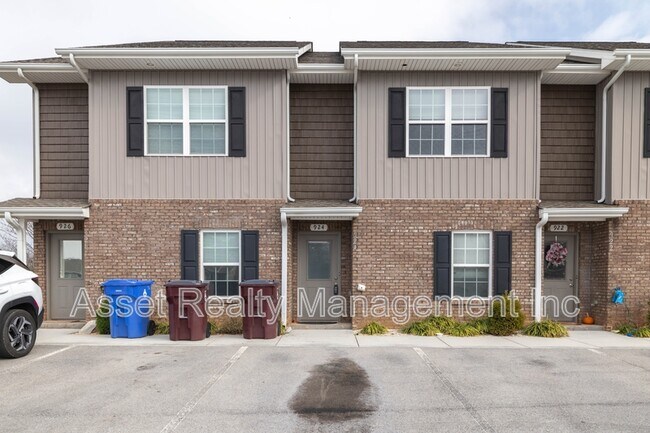 Building Photo - 924 Warrior Hill Dr