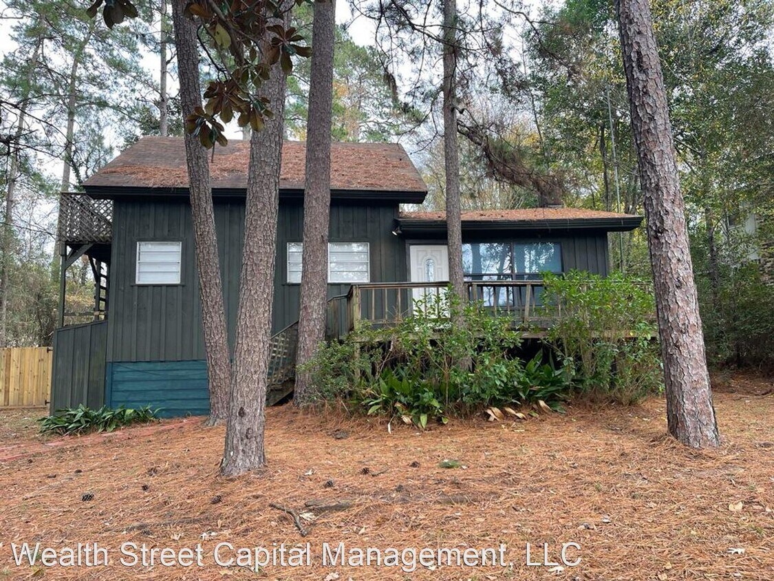 Foto principal - 4 br, 1 bath House - 202 Cypress Bend Drive