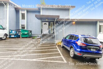 Building Photo - 10459 Des Moines Memorial Dr S