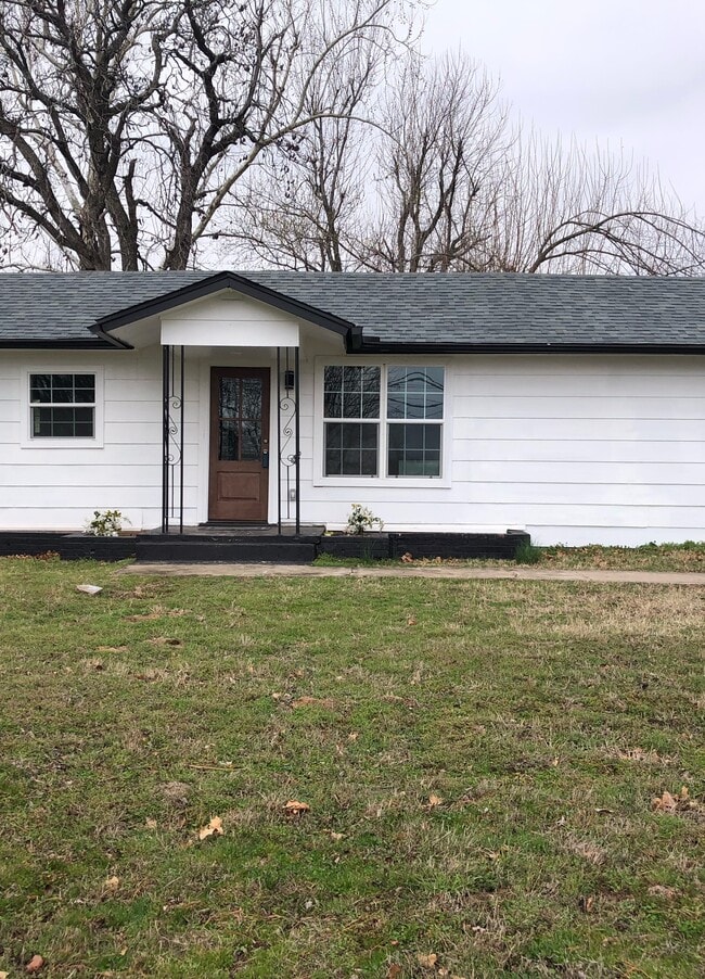 Photo - 2667 N Choctaw Rd House