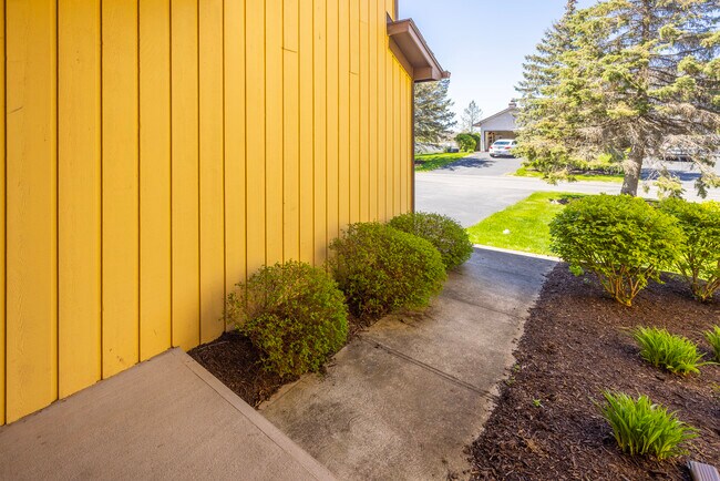 Building Photo - 1185 Ridge Crest Dr