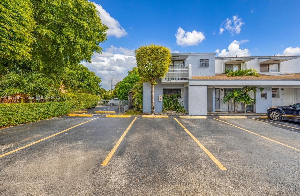 Foto principal - 5511 W 22nd Ct