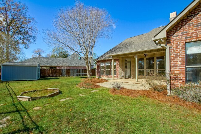 Building Photo - 26962 Regency Park Dr