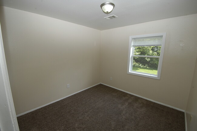 Bedroom - 3630 Douglas Ave