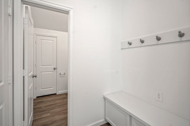 Building Photo - 613 Royal Arch Dr