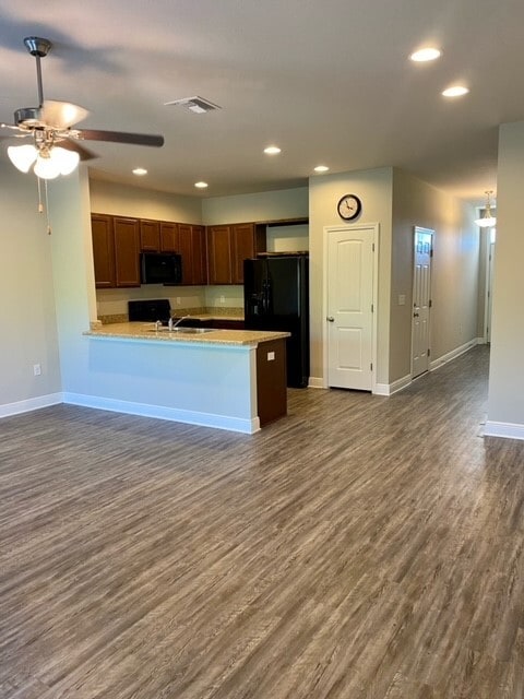 Foto del edificio - 5852 Callaway Cir
