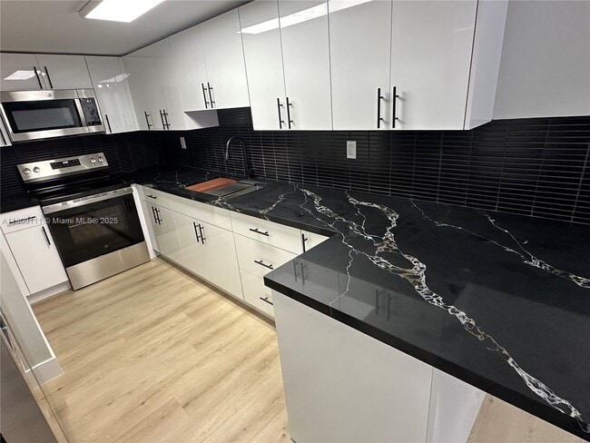 Foto del edificio - 10090 NW 80th Ct