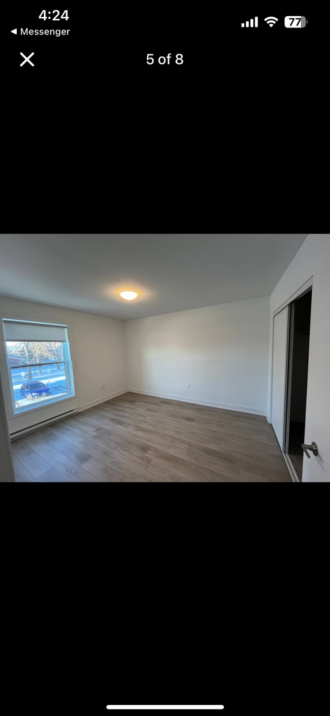 Building Photo - 987 Russell Rd N