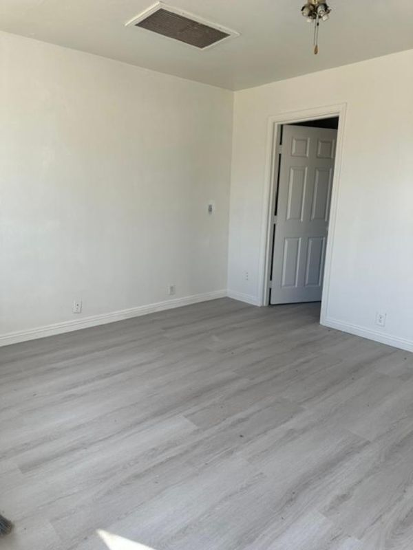 Foto del edificio - 451 W Yermo Rd